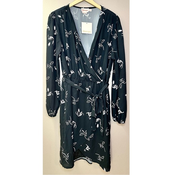 NWT Showpo Beat Of Your Own Drum Dress in Black Line Print Wrap Dress - Picture 8 of 8